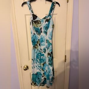 Size 6 Blue white and green floral flowy dress sweetheart neckline wide straps
